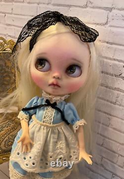 Blythe doll custom Alice in Wonderland OOAK by Blytheclothes Studio
