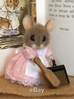 Needle Felted Mouse Hunca Munca Beatrix Potter Inspired Handmade By Suzanne
