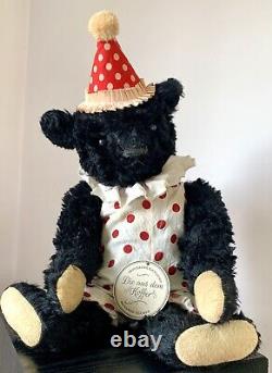 22'CASPAR' MOHAIR ARTIST TEDDY BEAR Die Aus Dem Koffer par SUSANNE TAUBER OOAK<br/><br/>


 
Translation: 22'CASPAR' MOHAIR ARTIST TEDDY BEAR The one from the suitcase by SUSANNE TAUBER OOAK