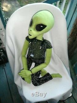 Alien Green Alien Doll, À La Main, Pièce Unique De 3 Pi. Alien Tall Disquette Sans Fil :