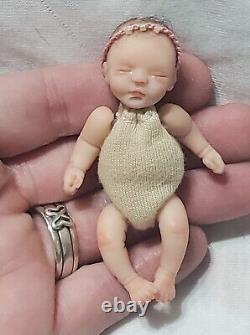 Bébé en polymère mini unique