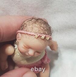Bébé en polymère mini unique