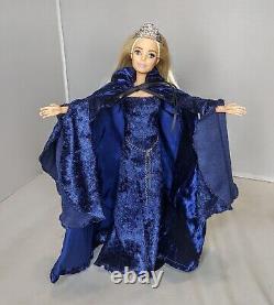 Blonde Medieval Reine Princesse Bleu Marine Robe Barbie Poupée Ooak Sur Mesure