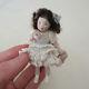 Dollhouse Artisan Porcelaine Pleure Girl Doll Petit Enfant Fait À La Main Artiste Made
