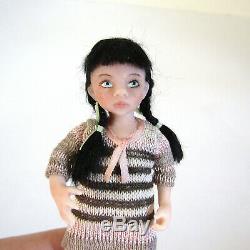 Dollhouse Artisan Sculpted Girl Doll Vtg Artiste Miniature Faite À La Main Enfant