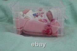 Full Body Miniature Silicone Baby Fille Avec Incubateur
