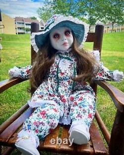 Grande poupée effrayante, unique en son genre, de style vintage victorien, effrayante, hantée, maléfique et gothique horreur gothique.