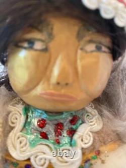 Inuit Eskimo Kathy Ward NERVOUS BRIDE Vtg Doll OOAK Museum Artist Handmade<br/>	<br/> 
 	La mariée nerveuse Inuit Eskimo Kathy Ward poupée vintage OOAK artiste du musée faite à la main