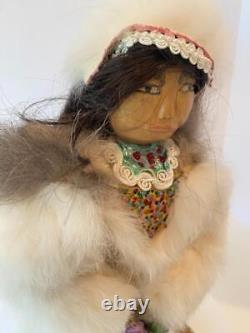 Inuit Eskimo Kathy Ward NERVOUS BRIDE Vtg Doll OOAK Museum Artist Handmade	<br/>
	<br/>La mariée nerveuse Inuit Eskimo Kathy Ward poupée vintage OOAK artiste du musée faite à la main