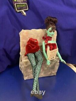 Magician Assistant Ooak Doll Beetlejuice -custom Unique Fanart Femme Coupé En Deux