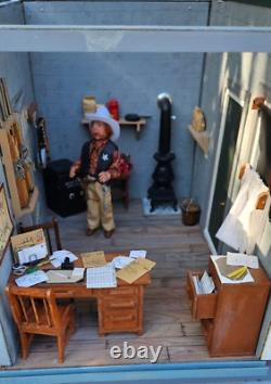 Maquette de pièce à l'échelle 1:12 Wild West Jail réalisée par l'artiste Ella M. Reulbach