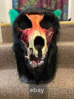 Masque d'Halloween en fourrure de chien crâne, fait main par un artiste, effrayant et terrifiant, unique en son genre.
