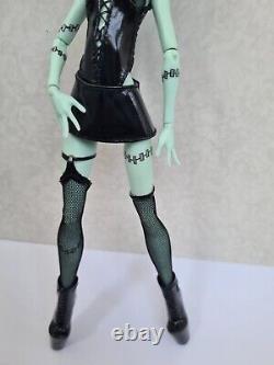 Monster High Doll Ooak \epaint Frankie Stein