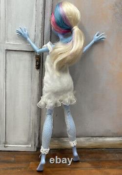 Monster High Ooak Doll Custom Repaint Abbey Bominable, 16 Échelle, Articulée
