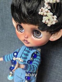 Nouveau! Blythe Doll personnalisée OOAK Rare Brown Boy Blythe par Me Inst et l'artiste Etsy