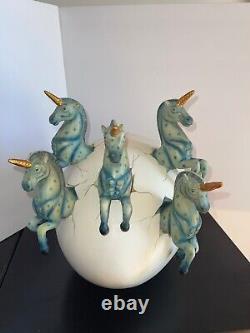 Oeuf large de Sergio Bustamante avec 5 licornes. Pièce unique OOAK. Avec COA