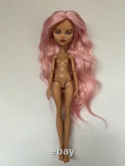 Ooak Cleo De Nil Custom Repaint Monster High Doll Par Artiste International