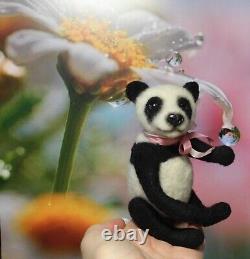 Ours en feutre à l'aiguille, jouet unique en son genre, ours artiste, ours panda