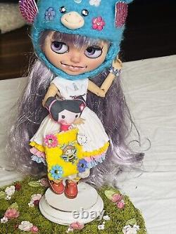 Poupée Blythe personnalisée OOAK mignonne et amusante 2021, poupée licorne artiste avec cheveux violets et dents.