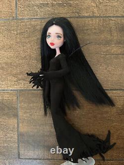 Poupée Ooak Morticia Addams, poupée personnalisée.