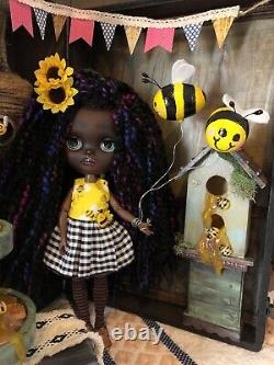 Poupée Ooak Sur Mesure Sweet Honey Bee Blythe Avec Boîte De Chambre, Meubles Et Accessoires