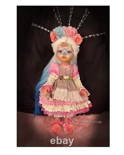 Poupée Paola Reina personnalisée et repeinte OOAK 13,5' Jour des Morts Art Doll