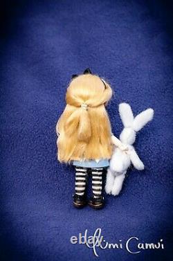 Poupée Personnalisée Ooak Alice In Wonderland Artiste Mini Poupée De Yumi Camui