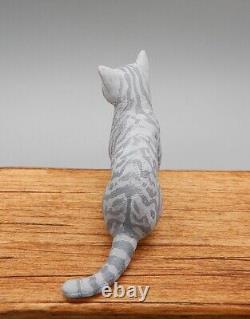 Poupée artisanale de maison de poupée miniature tabby sculptée Karl Blindheim OOAK 1:12