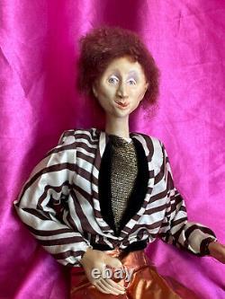 Poupée d'argile de l'artiste OOAK Georgia Landau, sculptée à la main dans un style Punk Rock New Wave des années 1980.