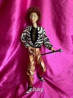 Poupée d'argile de l'artiste OOAK Georgia Landau, sculptée à la main dans un style Punk Rock New Wave des années 1980.