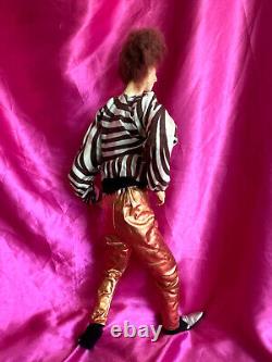 Poupée d'argile de l'artiste OOAK Georgia Landau, sculptée à la main dans un style Punk Rock New Wave des années 1980.