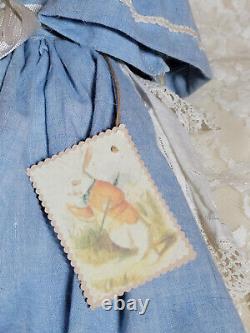 Poupée d'art en papier mâché Nicol Sayre OOAK de 19 pouces (avec support en bois) - Blond Alice