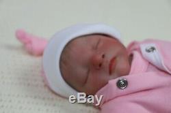 Réincarné Baby Girl Doll Prématuré Prématurée 13 Caleb Boneham Par L'artiste De 9yrs Pvhg