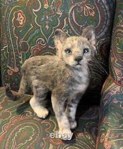 Sculpture d'artiste en feutre de laine de chat taille réelle unique et collectionneur d'animaux en peluche
