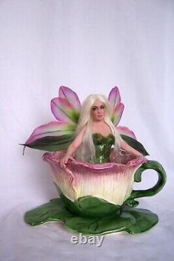 Sculpture unique Tea Cup Fairy, Fae par Phyllis Morrow (Pgm Sculpting)