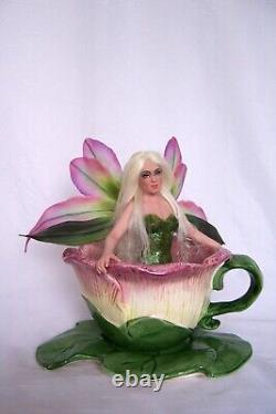 Sculpture unique Tea Cup Fairy, Fae par Phyllis Morrow (Pgm Sculpting)